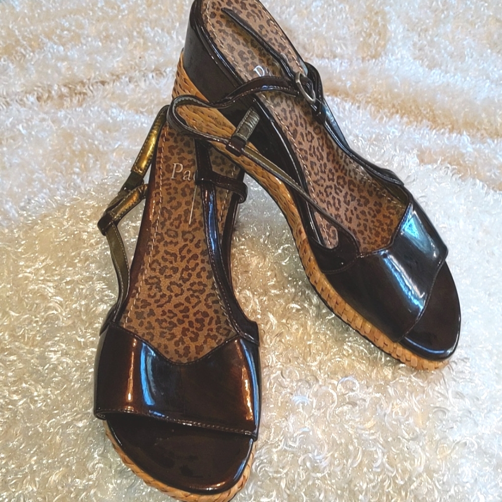 Linea Paolo brown patent sandals Size 6